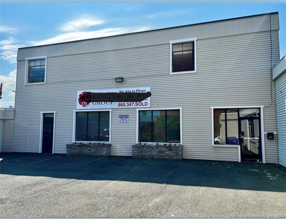 This large office/retail space located just 1/2 a block up from Main Street is ready for you and your business to move right in. This space offers 2, 250 sq ft in total with 1, 125 on each floor. You will also find 2 private office spaces, a private 1/2 bathroom, private entrance, 4 assigned parking spaces and 2 large open workspaces.