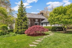104 Lyons Plain Road