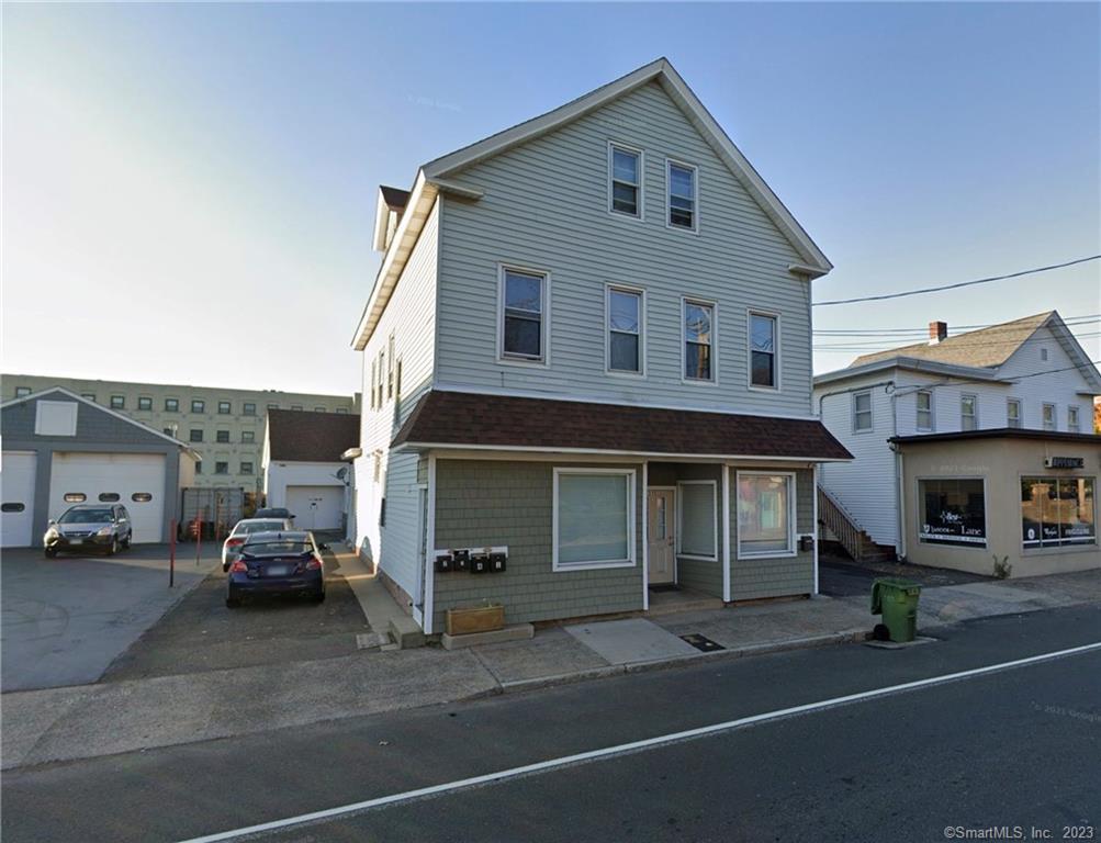 Relocate your business office or retail shop to this downtown space with more than 11, 000 cars passing by per day as well as plenty of foot traffic. This first floor storefront unit is well kept with multiple offices and two bathrooms. The unit would easily fit the needs of a professional office, brokerage, boutique, salon and many other commercial uses.