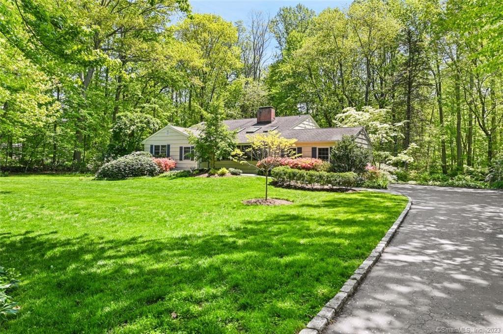 15 Grist Mill Lane — exterior photo