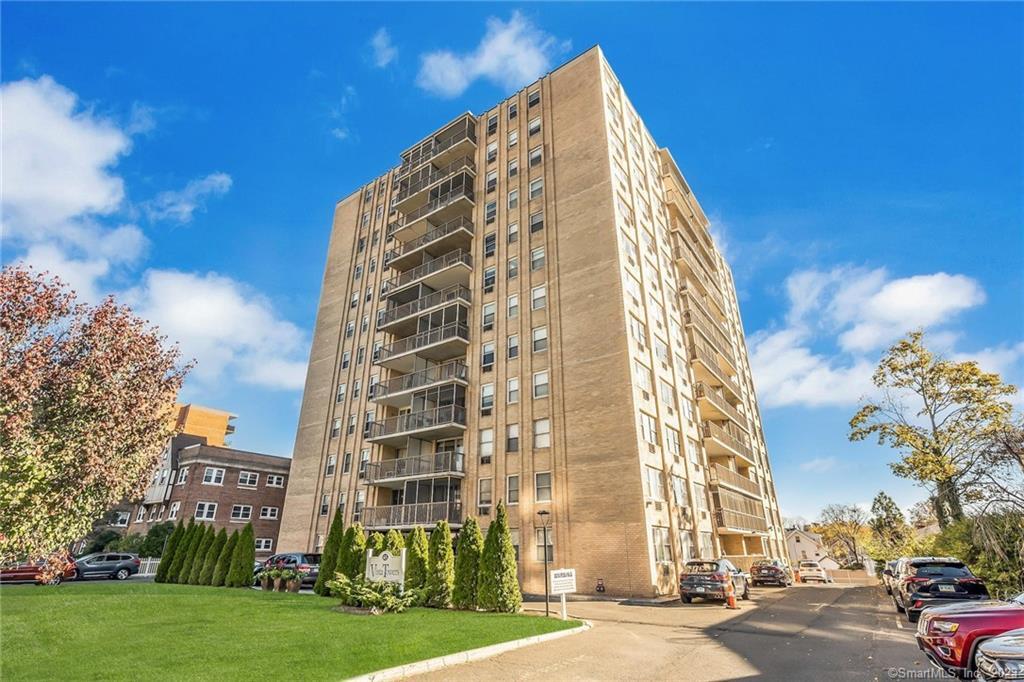 65 Glenbrook Road, Unit 8E — exterior photo