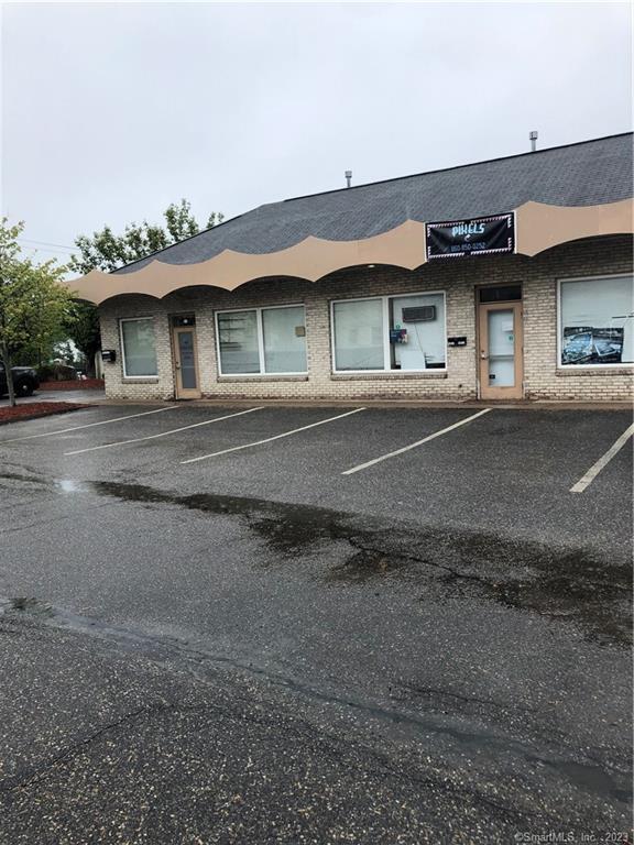 425 +/- Square Foot Unit For Lease in this Busy Neighborhood Commercial Center. Ideal for Retail or Office Use. Monthly Lease Rate @ $600.00 - Minimum Term of One Year. Satisfactory Credit Report & Background History. Tenant is responsible for: HVAC, Electric, Hot Water, Internet Service. There are no Common Area Fees Charged-Back by Landlord. Excellent Existing Tenant Mix. Good On-Site Parking.