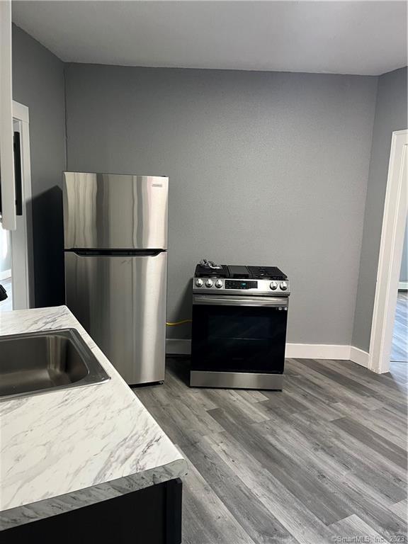 Come see this Beautiful Completely Remodeled 2 bd apartment.