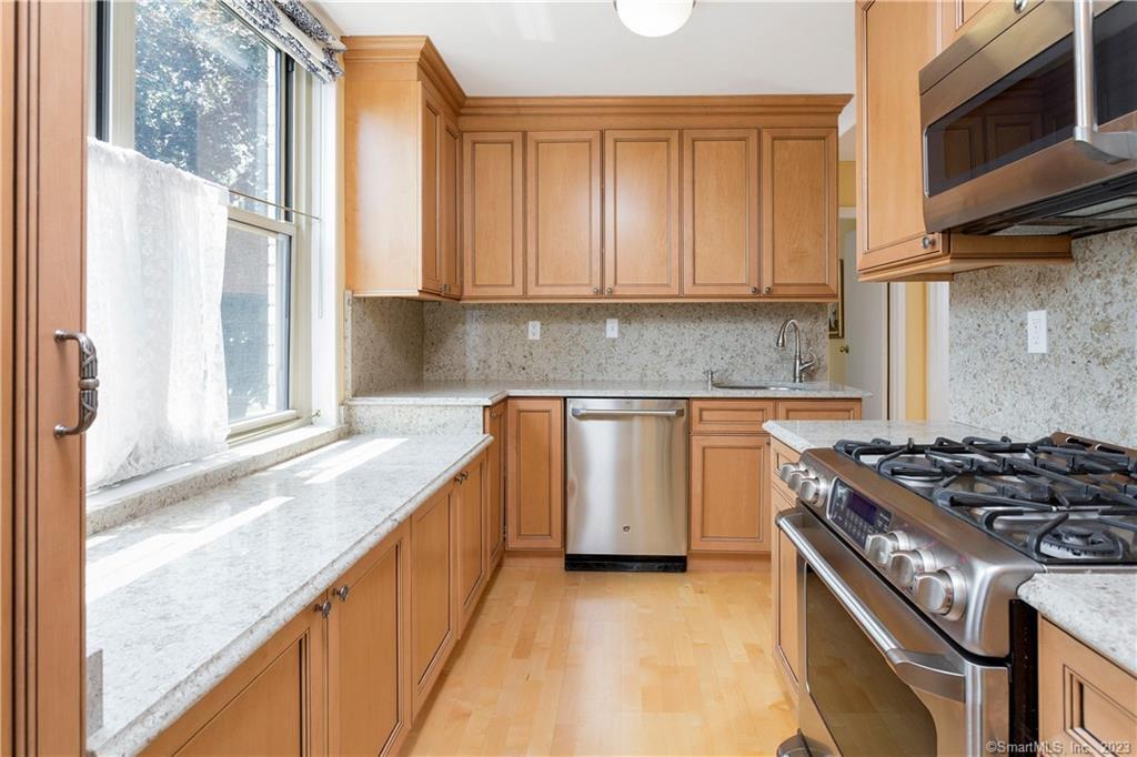 1 Strawberry Hill Court, Unit 1H — exterior photo