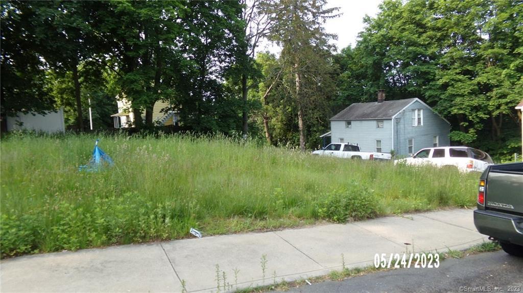 .09 Acre Corner Building Lot. CR Zoned. Buyer to do due diligence.