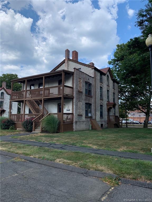 COMING SOON! Completely renovated, this spacious townhouse, located in theHistoric Colt Estates (circa 1860) is move-in ready. With the area undergoing ameaningful economic transformation, this unit is within walking distance todowntown restaurants, entertainment venues on Front Street, Colt Park (only atwo-minute walk!) and the U-Conn downtown campus. Add to that easy access toI-91 and I-84 interstates and airports! The property is located directly across thestreet from the Colt Complex, the Hooker Brewery and the recently openedHartford Athletic professional soccer stadium. This is a great opportunity to liveaffordably within this area. The bright and modern kitchen, is complete withappliances, and beautiful granite countertops. The in-unit washer and dryer are soconvenient, along with the ? bath. The huge primary bedroom with loads ofstorage will not disappoint nor the second bedroom with two closets. Theneighborhood is quiet and the grounds are well maintained with assigned parking.Enjoy morning coffee on the private deck or an evening cocktail and enjoy thequality of life this unit and location offers. WELCOME HOME, welcome to aresidence that offers so much!