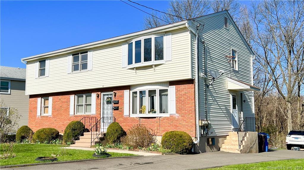 For rent second floor apartment in 2 family house with 3 bedrooms. Available from July 1.Hardwood floors in all bedrooms, new carpet ( hardwood under can be uncovered if needed) in living room. Laundry room on same floor as apartment. Can be rented furnished. Nice backyard. House is close to the Central Connecticut University CCSU, Westfarms Mall and UConn Health Center. Located on cue de sac in one of the best New Britain neighborhoods. Possible rent by room or sublease, can be rented for academic year.