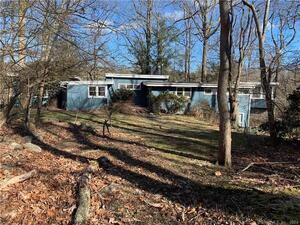 15 Hackberry Hill Road