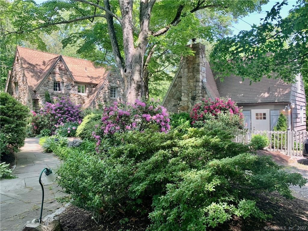 212 New Canaan Avenue — exterior photo