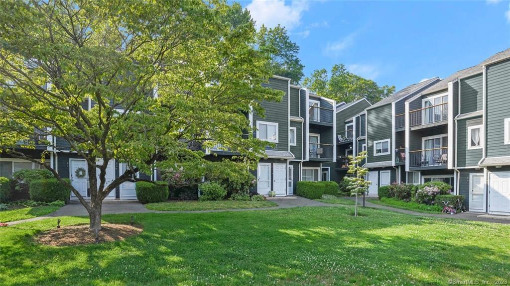 22 Dr Martin Luther King Jr, Unit B8 — exterior photo