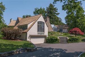 2 Hilltop Road