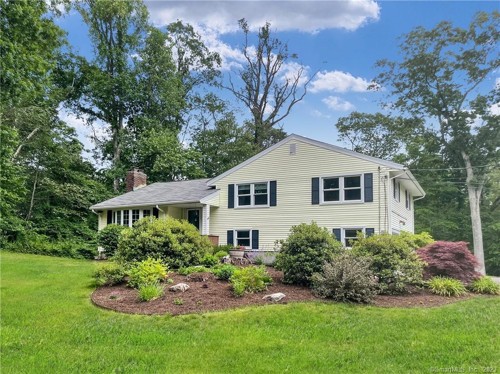 34 Twin Brook Drive — exterior photo