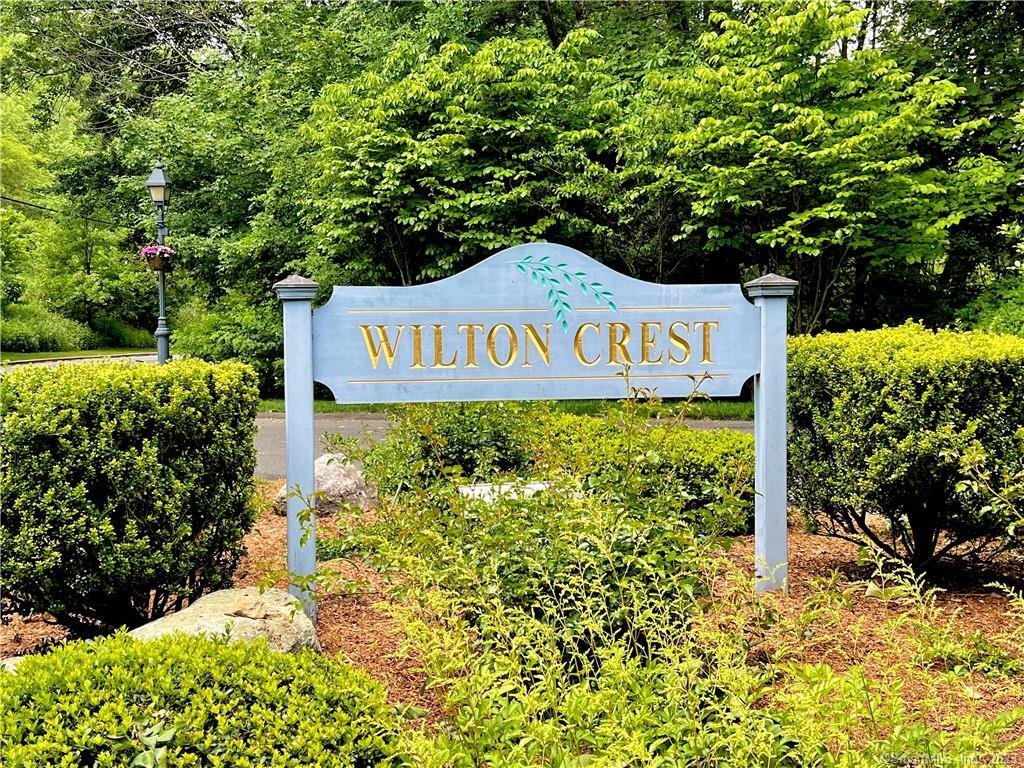 3 Wilton Crest, Unit 3 — exterior photo