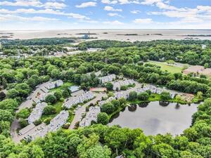 185 Rowayton Woods Drive, Unit 185