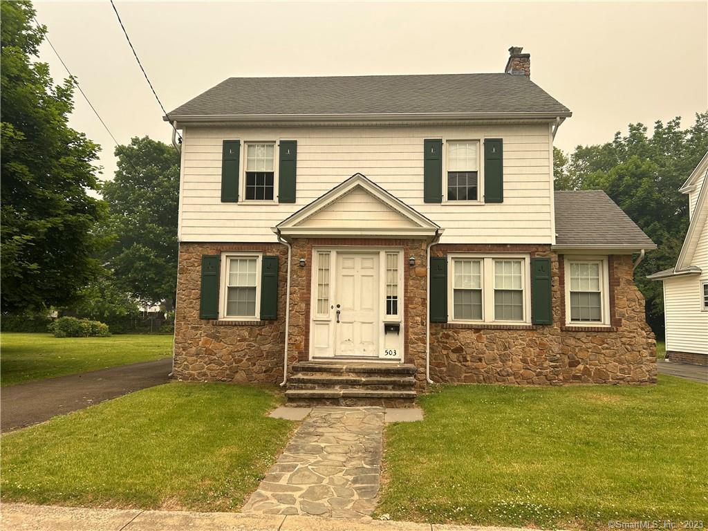 Stunning 4 bed, 1.5 bath Single Family Home in Hamden CT! With beautiful hardwood floors, bright walls, ample natural light, laundry hookups, spacious closets, and essential appliances such as stove, fridge, dishwasher and garbage disposal. This residence also has spacious unfinished basement, and 2 car garage.