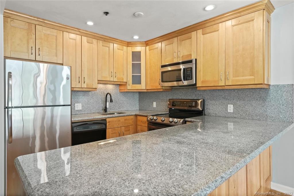 1633 Washington Boulevard, Unit 1F — exterior photo