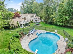 17 Sturges Commons