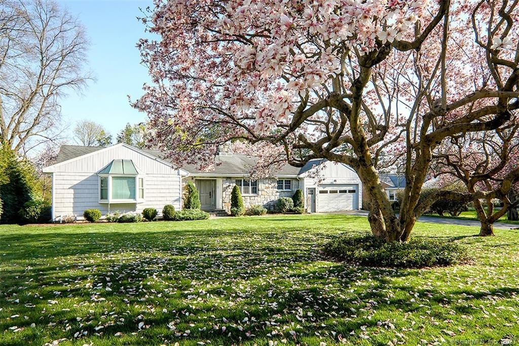 11 Cottage Lane — exterior photo