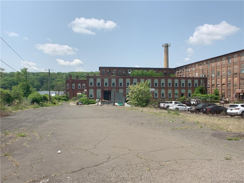 Great opportunity to own a spacious warehouse with lots of potential for a variety of business ideas. Bldg can be utilized for storage, manufacturing, medicinal marijuana (with special permits from the town) check the local zoning and planning board). Motivated seller!