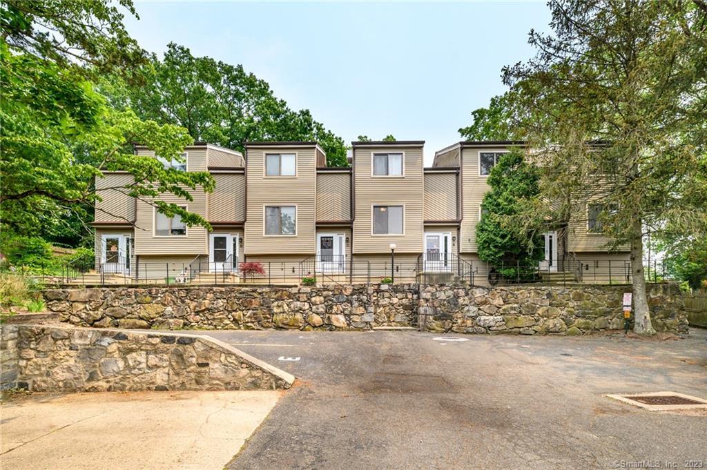 79 Highview Avenue, Unit C — exterior photo