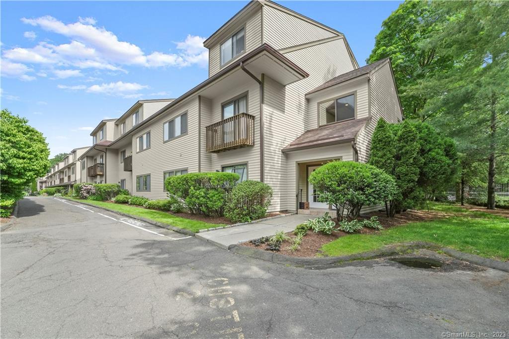 2435 Bedford Street, Unit 21G — exterior photo