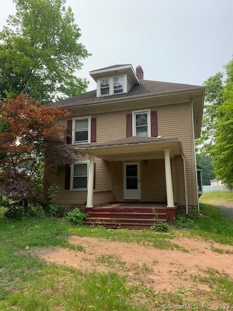 Large 4/5 bedroom home available now for rent! Lovely woodwork throughout, 2 full bathrooms, all situated on almost a half acre lot! Plenty of off-street parking!