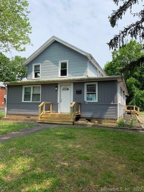 Large, 7 bedroom home for rent in ideal location! Minutes to Quinnipiac University! Plenty of parking, Spacious lot, over 2000sqft of living space plus basement! Ready for occupancy!