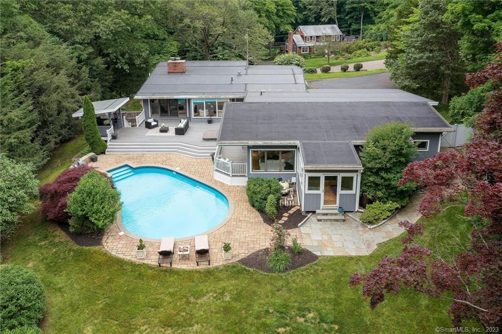 26 Grey Hollow Road — exterior photo