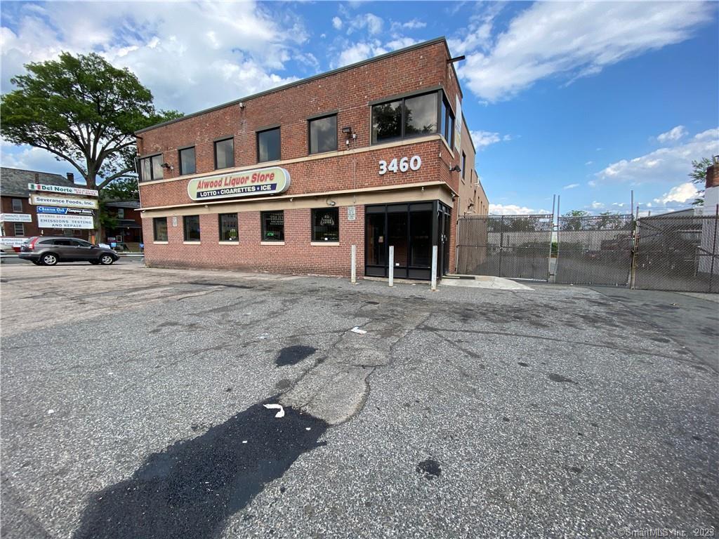 This property contains 22, 190.000 acres of land mainly classified as AUTO REPAIR with a(n) MIXED USE style building, built about 1965 , having Conc Block exterior and Tar & Gravel roof cover, with 0 commercial unit(s) and 0 residential unit(s), 0 room(s), 0 bedroom(s), 0 bath(s), 0 half bath(s).