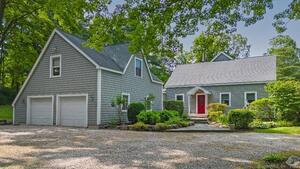 28 Grumman Avenue