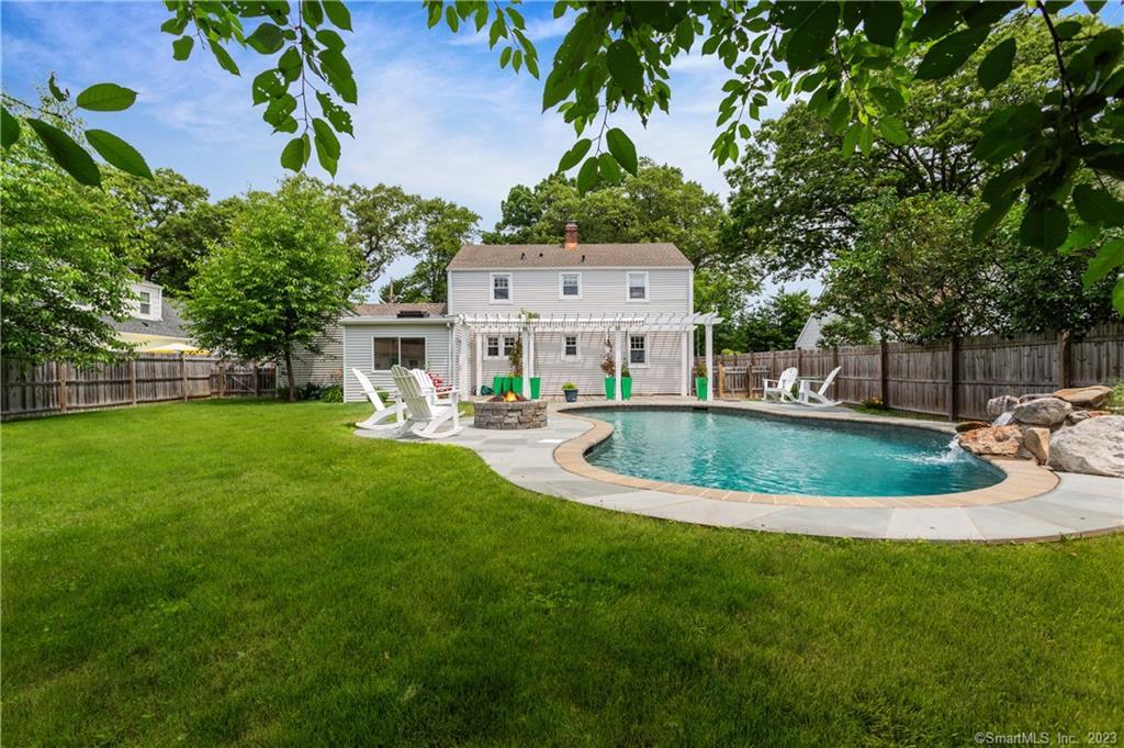 10 Colony Court — exterior photo