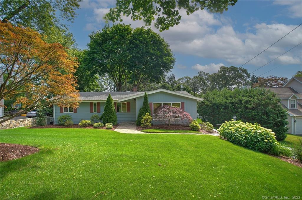 18 Fairview Avenue — exterior photo