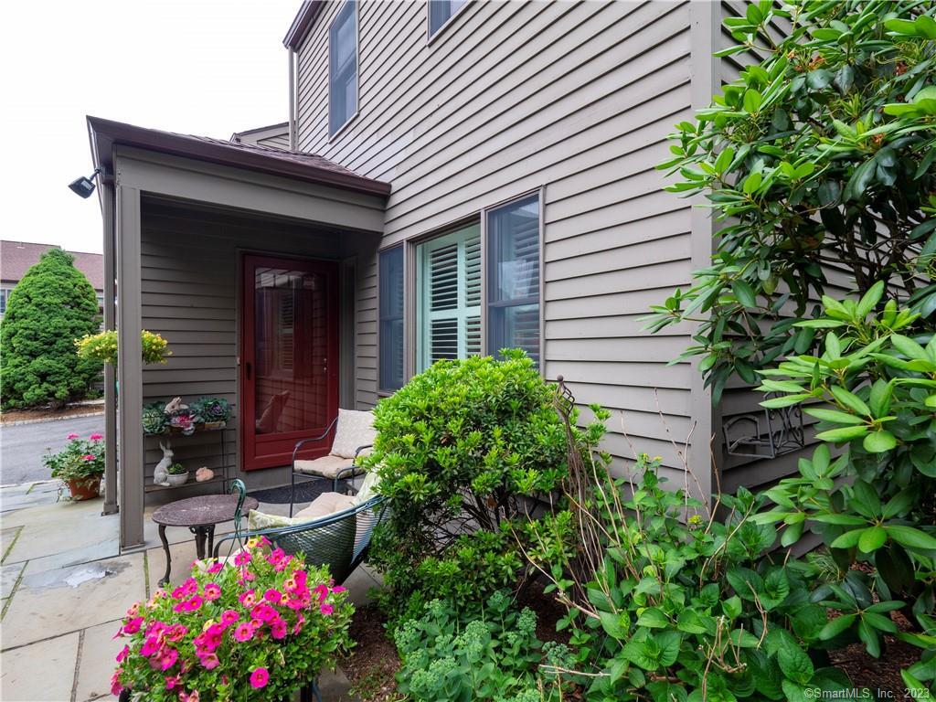 16 Lambert Common, Unit 16 — exterior photo
