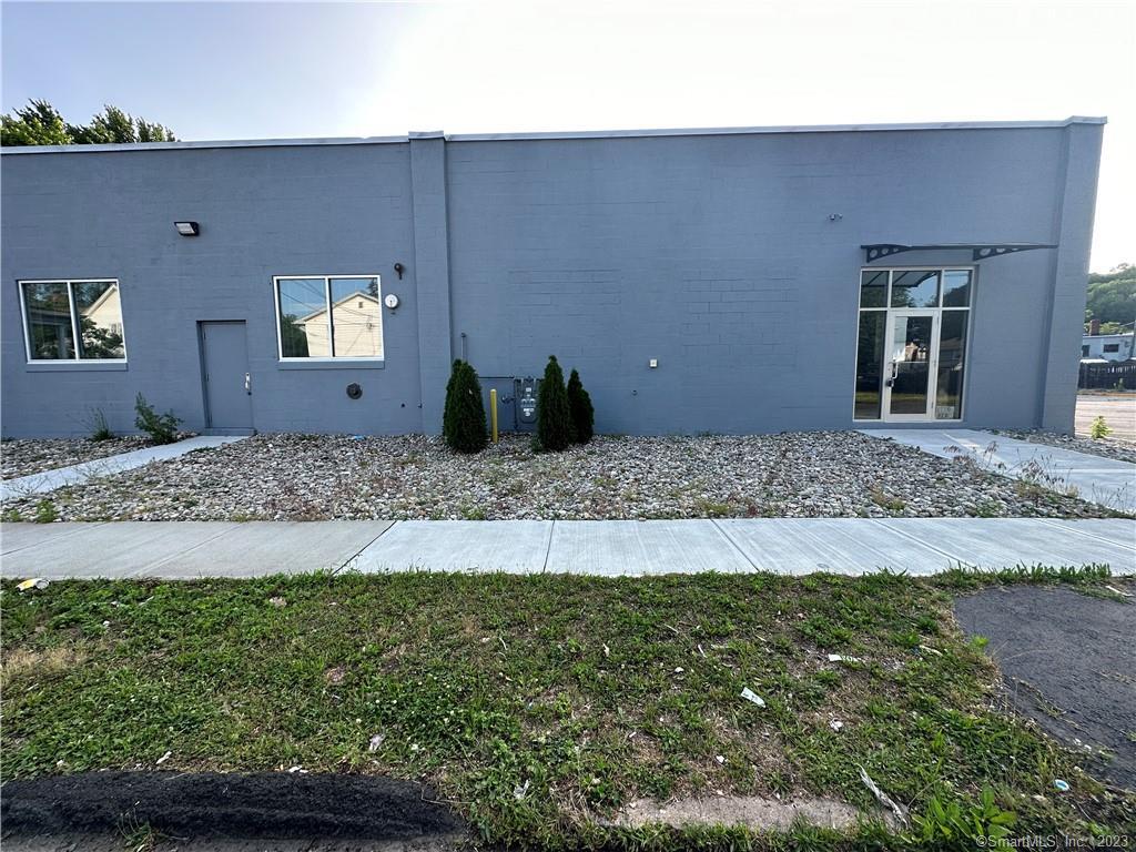 12, 675 sq ft light industrial/warehouse space available immediately; conveniently located near highway and Downtown New Haven. New roof, new restrooms, new kitchen and office space; ideal for warehouse or manufacturing business. Drive-in door and loading dock.