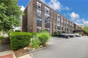 9 Park Street, Unit 4L (411)