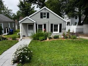 11 Highwood Avenue
