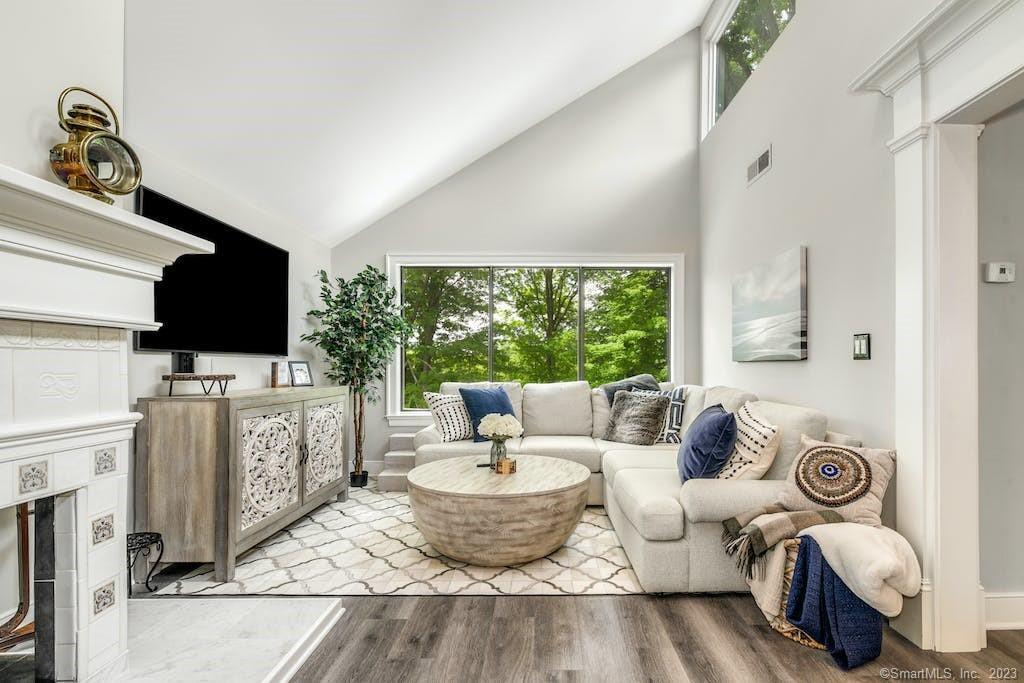 8 Sugar Maple Lane, Unit 8 — exterior photo