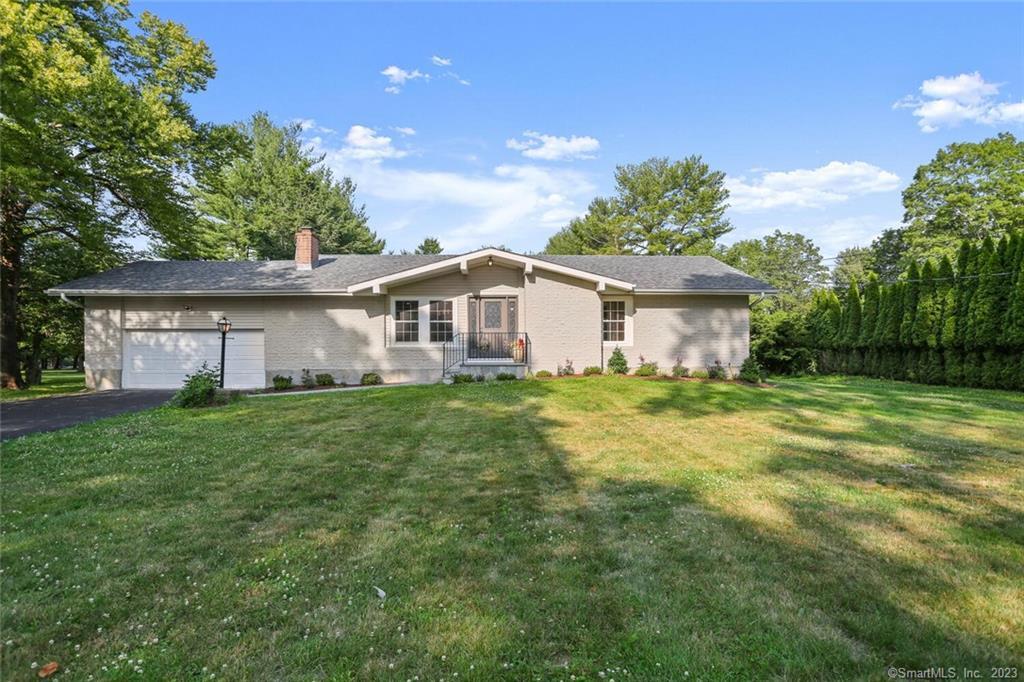 1054 Daniels Farm Road — exterior photo