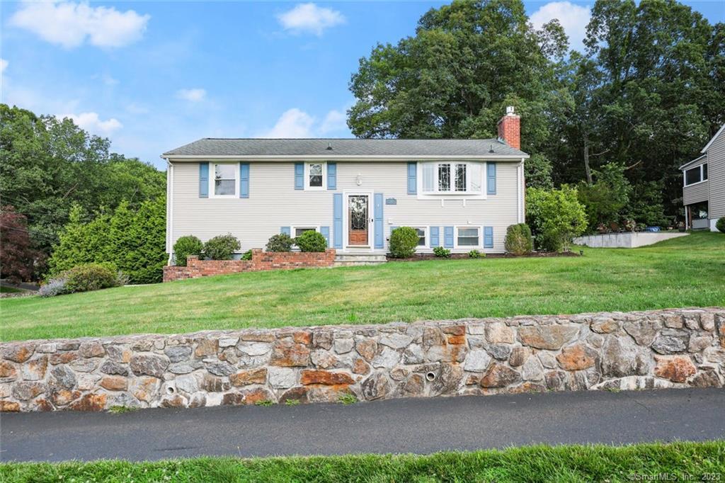 24 Donohue Drive — exterior photo
