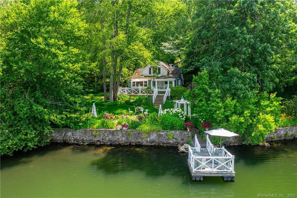43 Taunton Lake Road — exterior photo