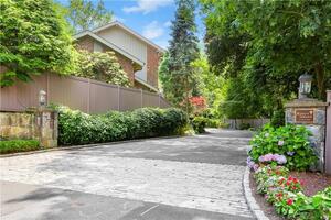 377 Main Street, Unit 2